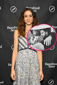 Daughter of movie producers donald p. Serienstar Troian Bellisario Teilt Seltenes Familien Pic Promiflash De