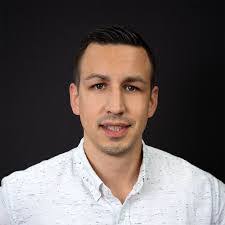 Lindsay Pinkerton's Instagram, Twitter & Facebook