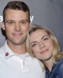 Hello fans say something nice as you all see this picture of me'm