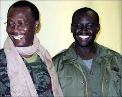 إدريس ديبي البالغ من العمر 69 عامًا، حكم تشاد منذ 1991، حين قاد انقلابا عسكريا أطاح بالرئيس السابق حسين حبري المتهم بجرائم حرب وانتهاكات لحقوق الإنسان، وطيلة ثلاثين. Ø·Ø±Ø§Ø¨Ù„Ø³ ØªØ¬Ù…Ø¹ Ø§Ù„Ø±Ø¦ÙŠØ³ Ø§Ù„ØªØ´Ø§Ø¯ÙŠ Ø¨Ù‚Ø§Ø¦Ø¯ Ø¬Ø¨Ù‡Ø© Ø§Ù„ØªØºÙŠÙŠØ±