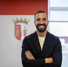 Rben filipe marques amorim born 27 january 1985 is a portuguese footballer who plays as a midfielder for sl benfica ruben amorim season 08 09 ruben amor. Ruben Amorim Home Facebook