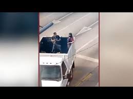 An officer believed to have been involved in the arrest of the son of joaquin el chapo guzman has been killed in sinaloa, the state in the grip of the drug lord's cartel. Mexico S President Defends Releasing El Chapo S Son Youtube