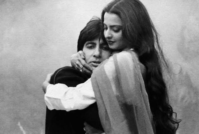 Silsila This Day That Year By Pankaj Shukla 14 August 1981 Bioscope Amitabh  Rekha Jaya Yash Chopra - Entertainment News: Amar Ujala - बाइस्कोप:अमिताभ,  रेखा और जया की 'सिलसिला' को हुए 39