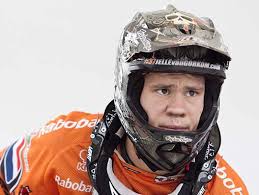 Nu revalideert hij in de luwte na een heftig ongeluk. Athlete Falls Into Coma After Training News Daily Sports Nigeria