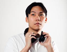 Eason 项目:: Photos, videos, logos, illustrations and branding :: Behance