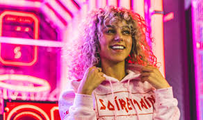 1 tagli capelli ricci 2022: Come Tagliare La Frangia Su Capelli Ricci Contestarockhair Salone Di Parrucchiere