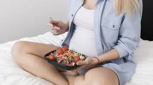 Nei primi mesi di gravidanza, l'assunzione di acido folico gioca un ruolo fondamentale, per cui nel menù giornaliero non devono mai mancare gli alimenti ricchi di folati, come verdura, frutta, legumi, pane e pasta integrali. Dieta In Gravidanza Le Regole Da Seguire Santagostino Bimbi