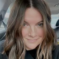 Caroline Bruner's Instagram, Twitter & Facebook