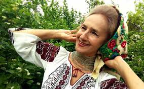 Ileana constantinescu, una dintre cele mai cunoscute artiste de muzică populară în timpul comunismului, a murit la vârsta de 88 de ani. ReacÅ£ia Sofiei Vicoveanca DupÄƒ Ce S A Zvonit CÄƒ E In Stare GravÄƒ Din Cauza Covid 19 Artista Locuieste La Suceava