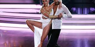 Jasmin wagner (jasˈmiːn ˈvaːɡnɐ, now jasmin sippel, born 20 april 1980), better known as blümchen ˈblyːmçən, is a german pop and dance music singer, actress, model, spokeswoman and philanthropist. Was Sagt Freundin Rebecca Mir Let S Dance Kuschel Alarm Bei Sophia Thomalla Und Massimo Sinato Express De