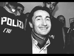 Felice maniero, l'ex boss della mala del brenta, è stato arrestato con l'accusa di maltrattamenti nei confronti della compagna. 12 Novembre 1994 L Ultimo Shopping Di Felice Maniero Per Tutti Faccia D Angelo