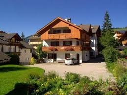 L'alpine mountain chalet offre un ristorante e la connessione wifi gratuita. Apartments Call Antonio San Vigilio St Vigil Plan De Corones Kronplatz