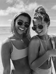 Black And White Best Friends Goals Pinterest Mollybelew Friend Photoshoot Best Friend Pictures Friend Pictures
