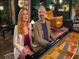 Valentina cenni è una grandissima artista italiana che si occupa di recitazione e regia. Stefano Bollani E Valentina Cenni Cantano La Canzone Di Sergio Endrigo Corriere Tv
