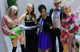 As adults, we sometimes overlook the pure joy that can come out of playing a great party game with a room full of friends. 1960s Murder Mystery Party Game Swinging Sixties