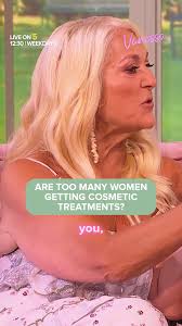 Big thanks to @vanessafeltzofficial and her many hats for covering Storm's  show this week ♥️. (And for being very patient 🎩🎩🎩🎩) #StormHuntley  #Prada #fashion