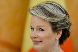 Rectrices, ceo, chanteuse, astrophysicienne, journalistes : Konigin Mathilde Wird Star In Neuer Tv Serie