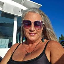 Purple dead nettle pesto 🌿💚 By Edible Enchantments Dead nettle leaves are  a great source of vitamin C, A, & K; as well as a good source of iron,  fiber, & bioflavonoids.