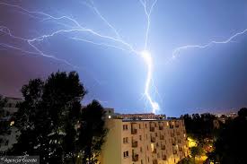 Formowanie się burz oraz kierunek ich przemieszczania można śledzić tu: Pogoda W Czwartek Imgw Wydalo Ostrzezenie Przed Burzami Z Gradem Dla Podkarpacia I Calej Polskki Gdzie Jest Burza