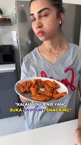 Spicy 🌶️ Fries Ingredients 👇, 🥕 220g Carrot, 🧄 Garlic Powder, 🧅 Onion  Powder, 🌶️ Paprika, 🌶️ Chili Powder, 🌿 Mixed herbs, 🧂 Himalayan/ Pink  Salt, 🍯 Monk fruit sweetener (optional for sweetness/ you ...