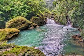 Citumang pangandaran menyuguhkan pemandangan yang alami dengan kejernihan airnya yang membelah hutan jati ditambah ada spot air terjun yang wajib anda coba saat. Citumang Tempat Wisata Wajib Dikunjungi Dekat Pangandaran Pergidulu Com