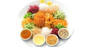 Haa ni antara makanan wajib mereka ketika perayaan. 9 Teknik Sebelum Makan Yee Sang Dan Signifikannya Di Tahun Baru Cina