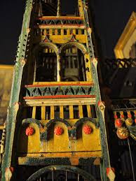 Anonyme Cage A Oiseaux Representant La Collegiale Saint Vulfran Bois Polychrome Et Metal Don De L Ordre Des Avocats Du Barreau D Cage Oiseaux Cage Objet D Art