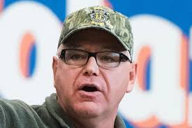 Viral Harris-Walz camo hats riff