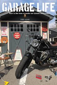 ワークスガレージの前で整備できます 倉庫改造 ガレージ おしゃれ 小屋