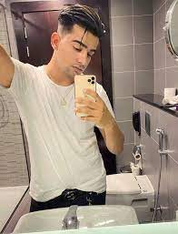Pin By Nandini On Jass Manak Mirror Selfie Abaya Fashion Mens Tops