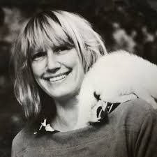 Eve Babitz, a Hedonist With a Notebook, Is Dead at 78