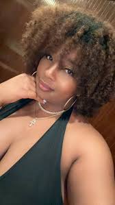 Hello! I'm Robin.. I'm 66.. my photo is current… I have lived