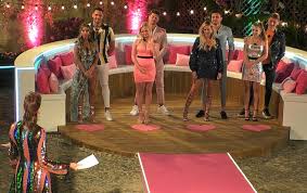 The first contestants to be announced on monday morning were sharon gaffka, a civil servant for the department for transport and aaron francis, a luxury events host who has worked at princesses eugenie and beatrice's. Love Island Granate Livia Und Die Ersten Couples Der Staffel