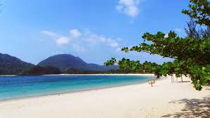 Selain kawasan pantai lampuuk, dan pantai pulau kapuk, yang telah duluan dikenal, ada satu destinasi baru di sekitar itu, pantai momong namanya. Best 8 Beaches In Aceh To Enjoy Your Holiday Allindonesiatourism Com