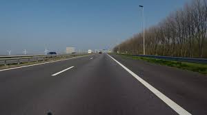 Het beweegbare deel van de brug kan namelijk niet meer worden geopend vanwege lostrillende klemmen, laat rijkswaterstaat weten. A29 Rotterdam Onderweg