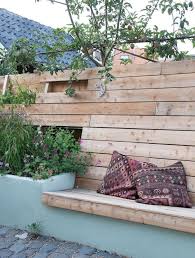 Terrasse Inspirations Pour Decorer Les Murs Exterieurs Jardiniere Surelevee Mur Exterieur Sieges De Jardin