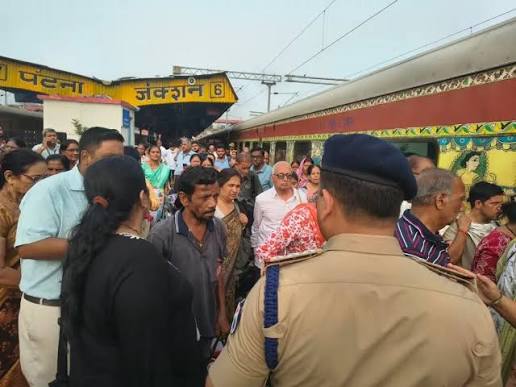 नेपाळमधील महापुरात अडकलेल्या महाराष्ट्रातील १०० भाविकांची सुखरूप सुटका; बिहार सरकारच्या मदतीने मायदेशी परतण्याचा मार्ग मोकळा