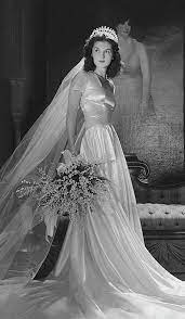 Brenda Frazier In A Herman Patrick Tappe Wedding By Horst P Horst 1940s Wedding Dress Wedding Gowns Vintage Wedding Dresses Vintage