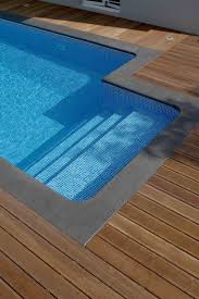 Pooltreppe Mit Mosaik Pool Im Garten Pool Treppe