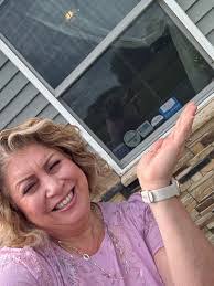 Laurie Staiger's Instagram, Twitter & Facebook