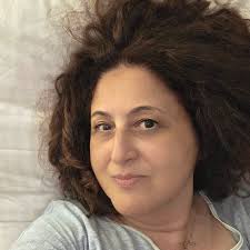 Ho 31 anni, bella ma non bellissima, due lauree, viaggi, una testolina  funzionante, tanto senso dell'umorismo e un unico neo: sono vergine»