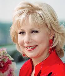 Portocarrero y sus infinitas Floras » Una figura inmortaliza la obra de  René Portocarrero y ha sido una imagen pintada de mil maneras y con  distintos significados pero que todos identifican