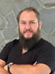 Dr. Eduardo Flores Rivera