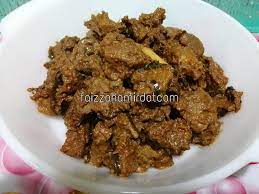 Masakan ini merupakan olahan dari daging, yang memiliki cita rasa pedas dengan paduan bumbu. Resepi Rendang Daging Tanpa Kerisik Faizzah Amir