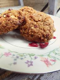 Oaty Cranberry And White Chocolate Cookies Biscuits Cranberry Chocolat Blanc Et Flocons D Avoine White Chocolate Cookies White Chocolate Cookies