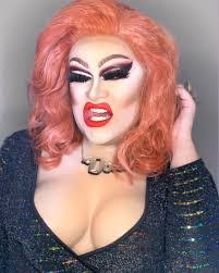 Jennifer Makepeace's Instagram, Twitter & Facebook