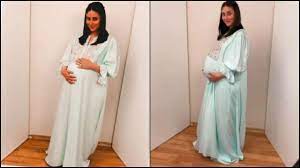 As per certain reports, kareena kapoor khan and saif ali khan are all set to welcome baby number 2 as the gorgeous star is apparently pregnant with a second child. Not Giving Up Kareena Kapoor Khan Is Nine Months Pregnant And Going Strong