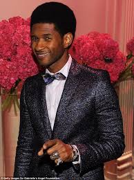 Black male hairstyles that involve the contrast of thickness and texture are probably the top afro hairstyles for 2021. Usher Grows Kinky Curly Hair In Afro Hairstyle The Lifestyle Blog For Modern Men Their Hair By Curly Rogelio