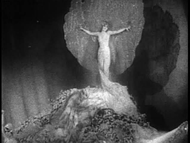 Glorifying the American Girl (1929)