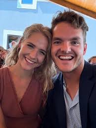 Hey everyone! 🌟 I'm feeling the love today. Can you express it with  stickers? 🥰❤️"